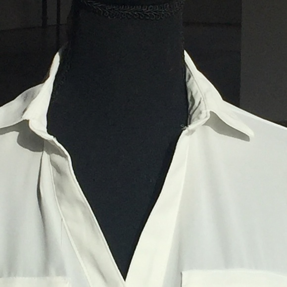 White partial button down blouse with gold hardware - Picture 5 of 9